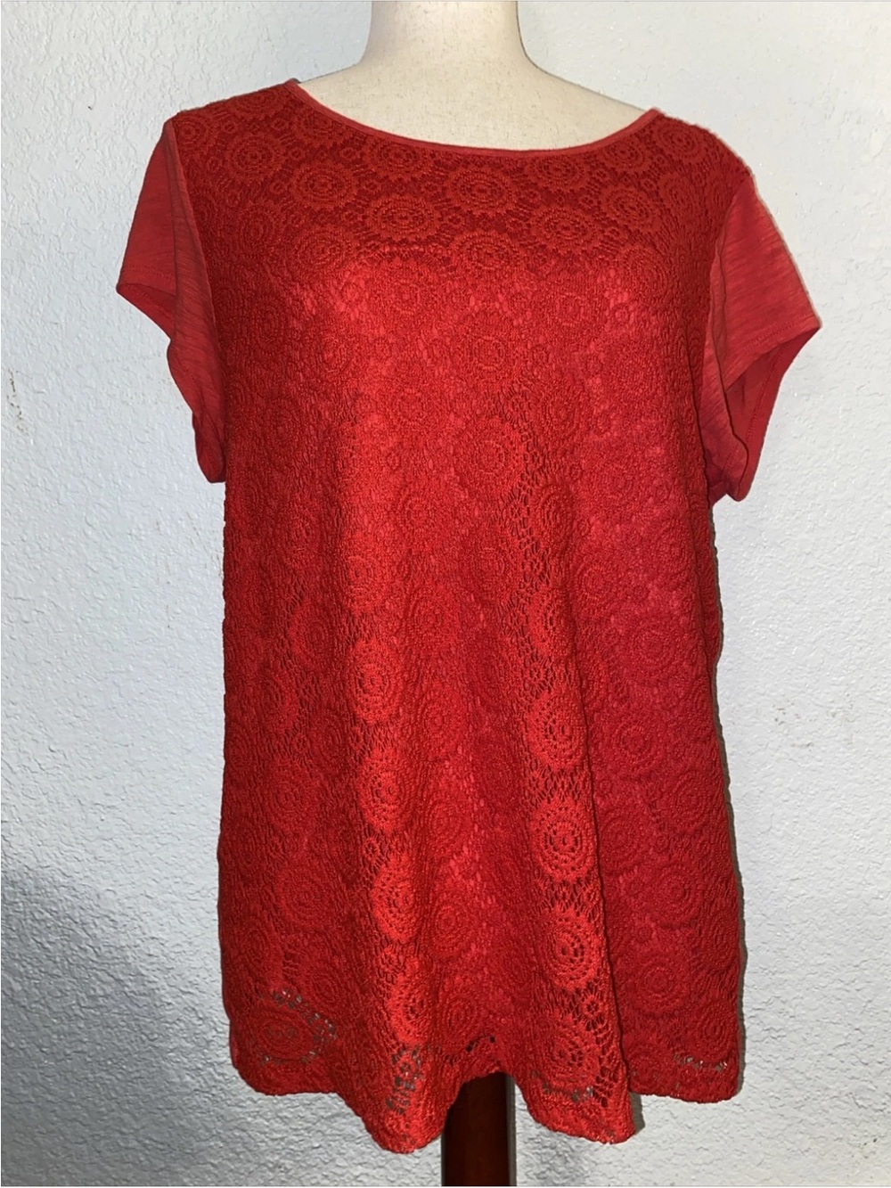 Liz Claiborne Red Lace Overlay Short Sleeve Tee